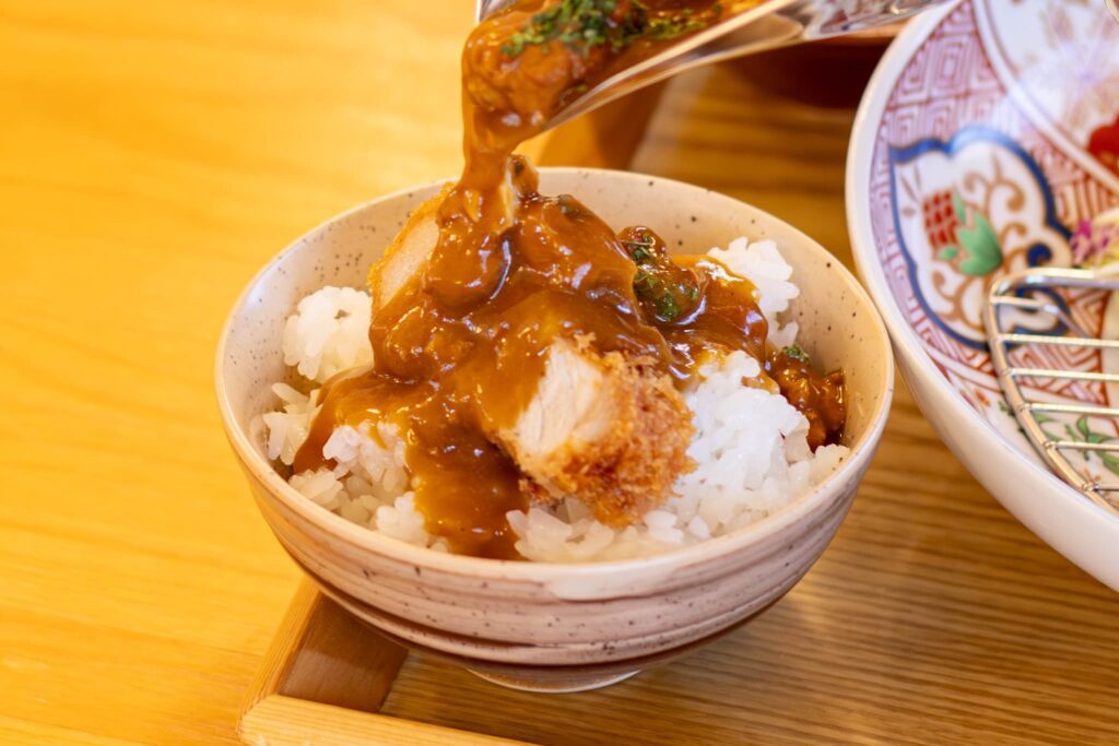自家製カレーをかけたカツカレー