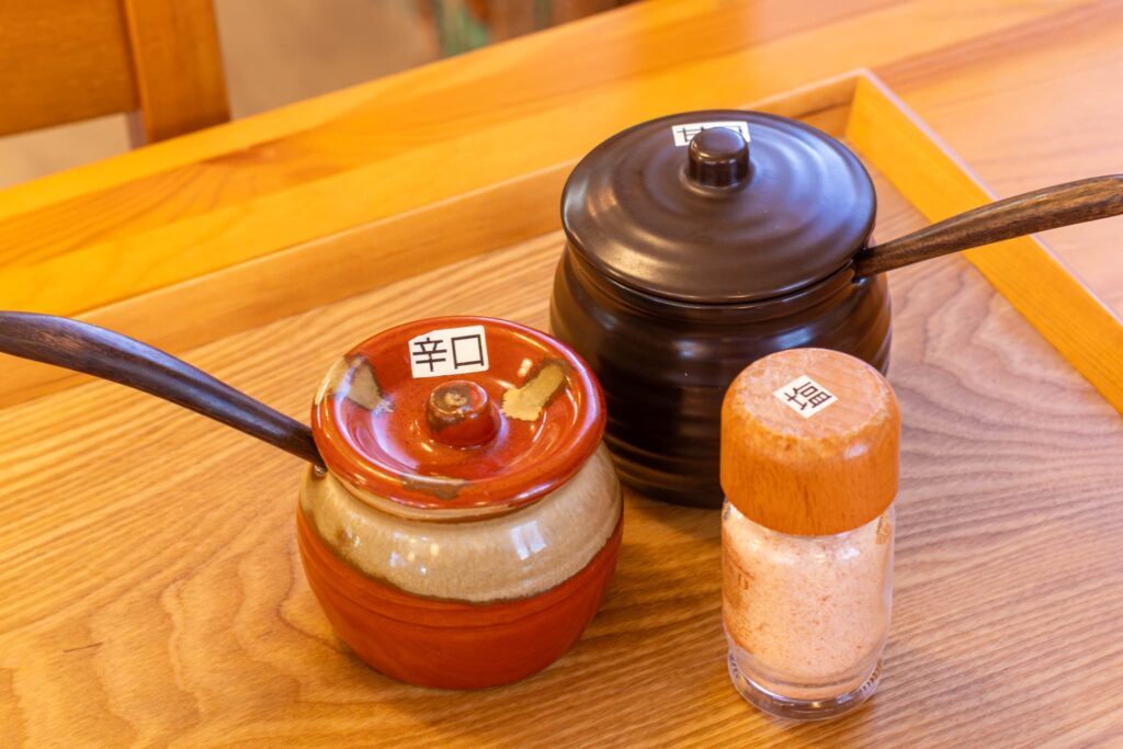 自家製ソース 甘口・辛口とピンクソルト